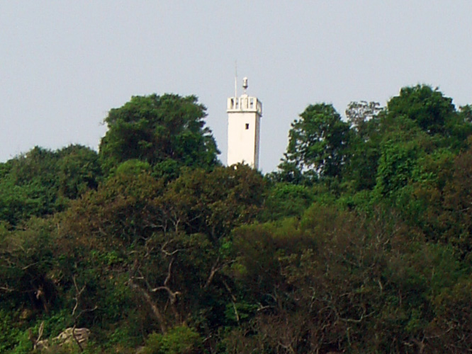 Одинокий маяк на Кеймада-Гранди
